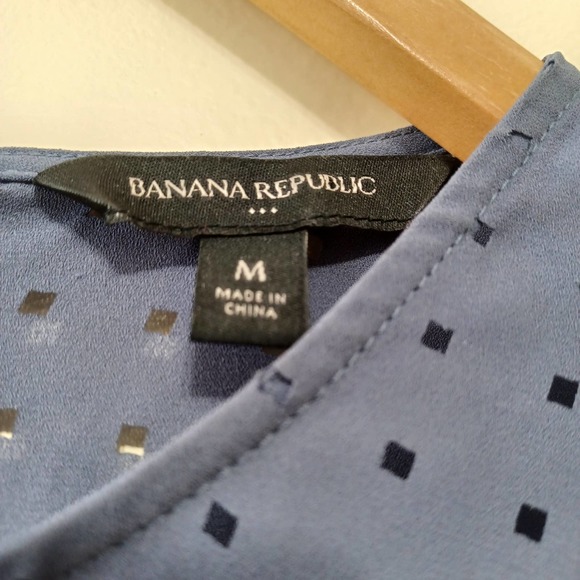 Banana Republic Blue Sleeveless Perforated Tank Shell Top Button Back - Picture 4 of 4